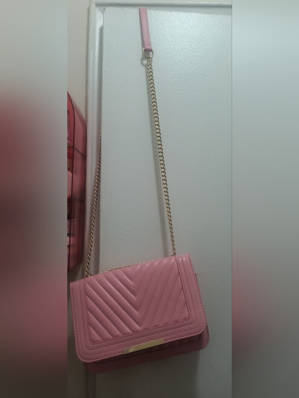 Elegant Pink Quilted Crossbody with Gold Chain